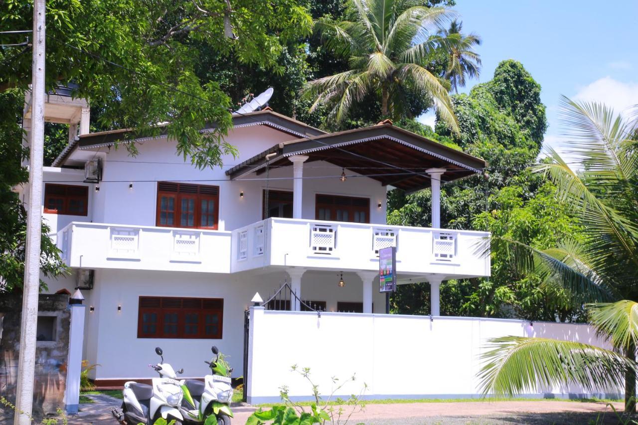 Aken Villa ヒッカドゥワ エクステリア 写真
